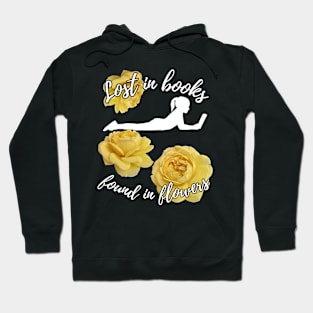 Lost in Books, Found in Flowers – book lover among yellow roses Hoodie